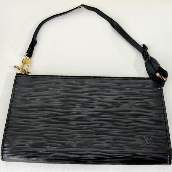 Authentic Louis Vuitton Pochette Accessoires in Noir Epi leather - Picture 1 of 8